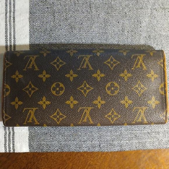 Louis Vuitton Monogram Wallet - Picture 2 of 16
